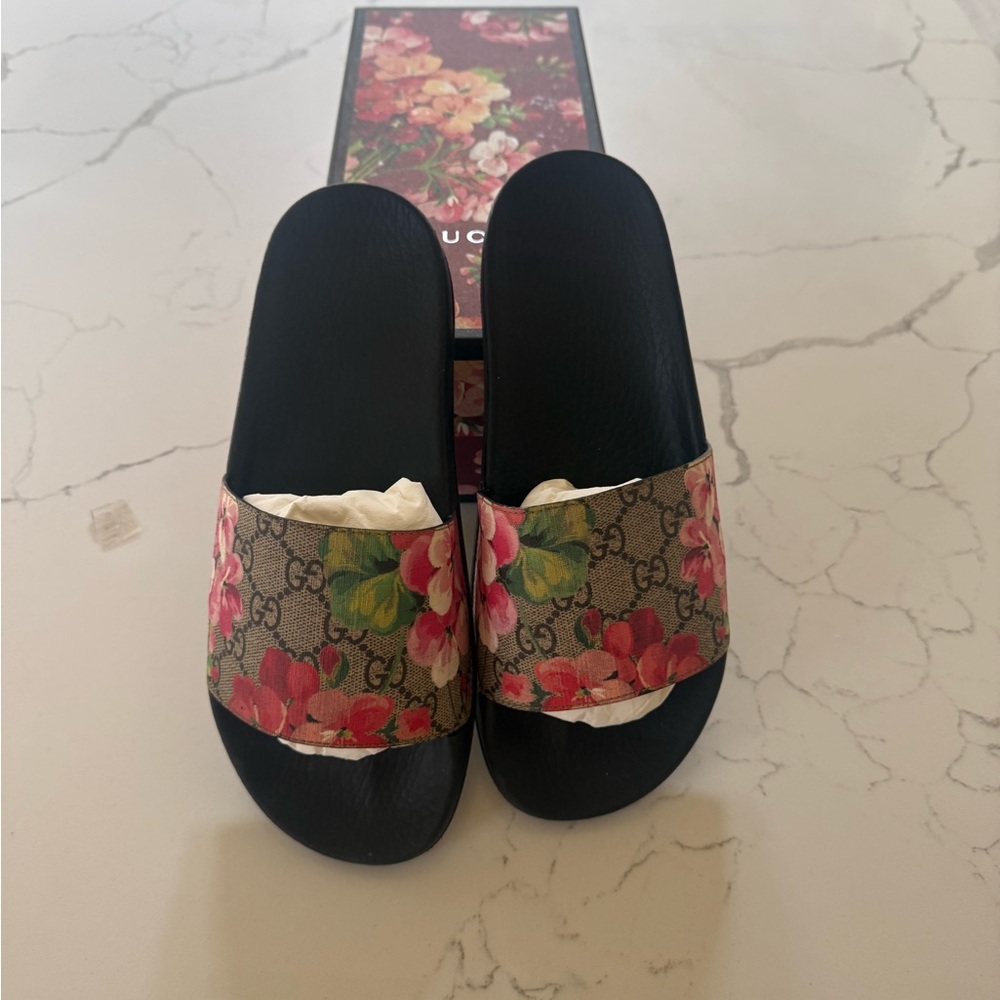 Gucci Black Slides with Floral GG Canvas Strap - Picture 2 of 4